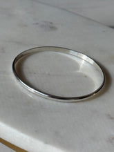 Load image into Gallery viewer, Vintage Solid Sterling Silver Bangle Bracelet
