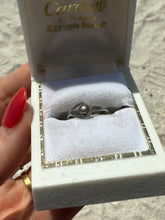 Load image into Gallery viewer, Vintage Sterling Silver Ring
