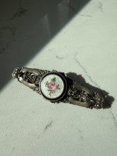 Load image into Gallery viewer, Vintage Enamel Floral Brooch
