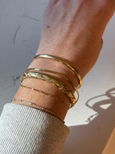 Load image into Gallery viewer, Vintage Basket Weave Textured 14k Yellow Gold Bangle Bracelet
