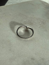 Load image into Gallery viewer, Vintage Sterling Silver Chevron Ring Size 6
