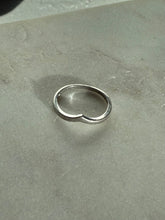 Load image into Gallery viewer, Vintage Sterling Silver Chevron Ring Size 6

