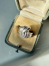Load image into Gallery viewer, Vintage Sterling Silver Ring Size 9
