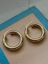 Load image into Gallery viewer, Vintage Italian 14k Yellow Gold Tubular Hoops
