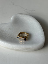Load image into Gallery viewer, Vintage Modernist 18k Yellow Gold Cabochon Ring Size 7
