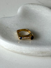 Load image into Gallery viewer, Vintage Modernist 18k Yellow Gold Cabochon Ring Size 7
