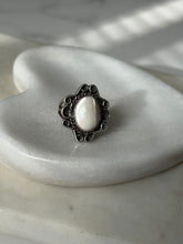 Load image into Gallery viewer, Mother of Pearl Sterling Ring Size 7
