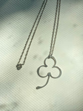 Load image into Gallery viewer, Clover Vintage Sterling Silver Necklace
