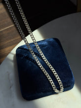 Load image into Gallery viewer, Vintage Italian Solid Sterling Silver Cuban Link Chain 20”
