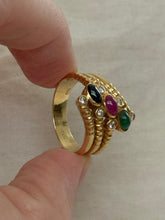 Load image into Gallery viewer, Vintage Cabochon 18k Yellow Gold Ring Size 7
