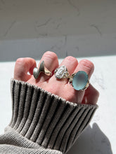 Load image into Gallery viewer, Vintage Solid Sterling Silver Ring Size 6
