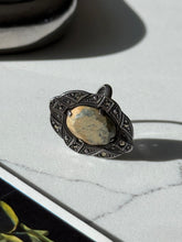 Load image into Gallery viewer, Vintage Sterling Silver Ring Size 4.25
