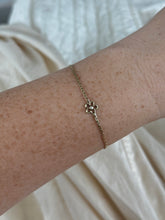 Load image into Gallery viewer, Diamond Flower 14k Gold Bracelet
