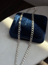 Load image into Gallery viewer, Italian Vintage Solid Sterling Silver Curb Chain 20”
