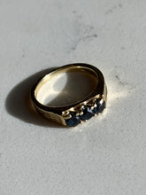 Load image into Gallery viewer, Vintage 1970s Blue Sapphire 18k Gold Ring Size 4.25
