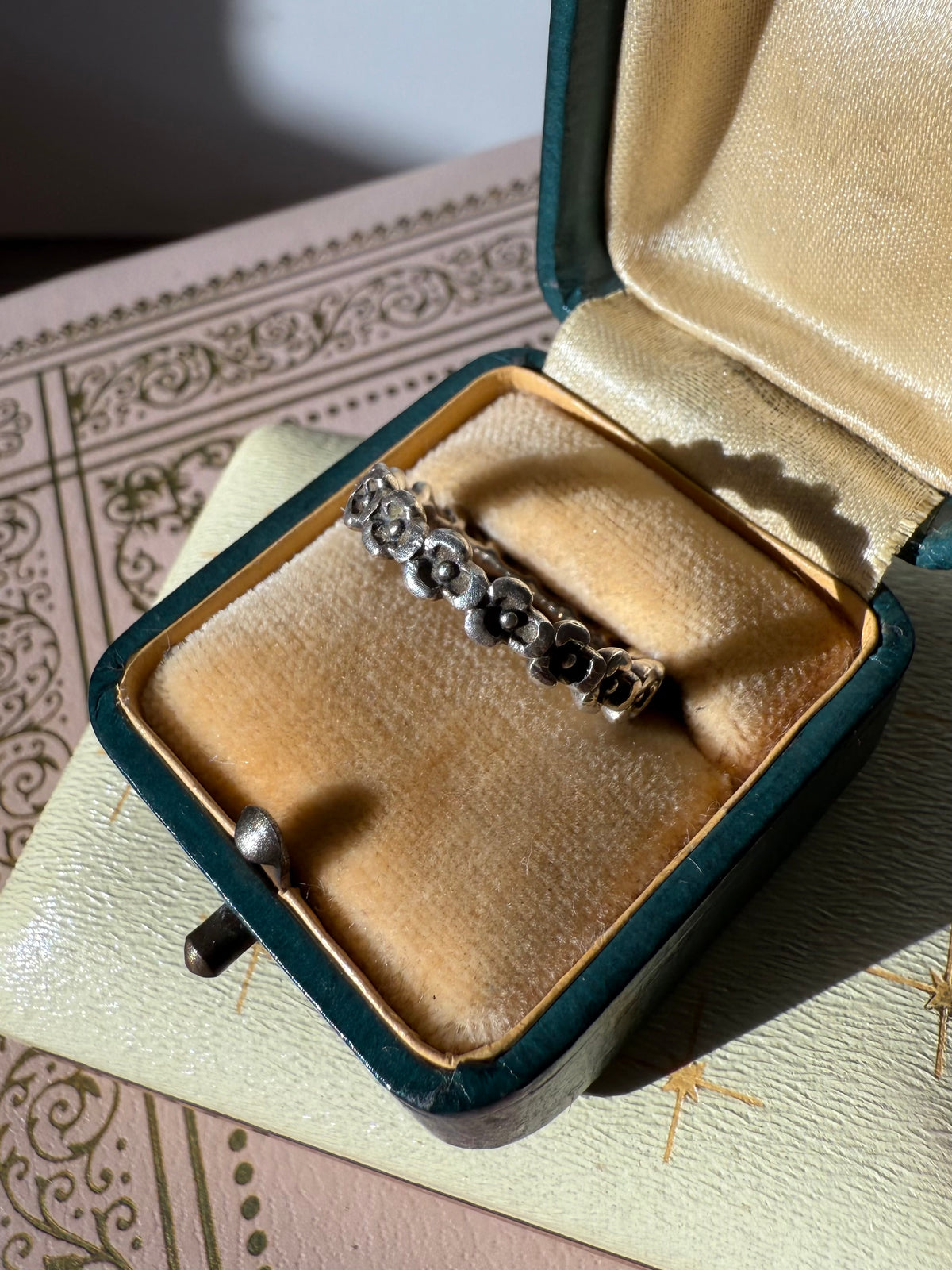 Floral Sterling Silver Band Size 7.25