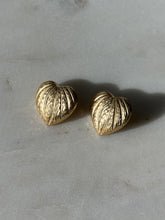 Load image into Gallery viewer, Vintage 14k Yellow Gold Heart Push Back Earrings
