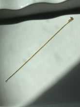 Load image into Gallery viewer, Dainty Vintage 14k Textured ‘S’ Link Bracelet
