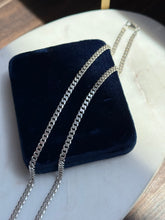Load image into Gallery viewer, Italian Vintage Sterling Silver Curb Link Chain 22”
