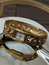 Load image into Gallery viewer, Vintage Chunky Gold Tone Bangle Watch
