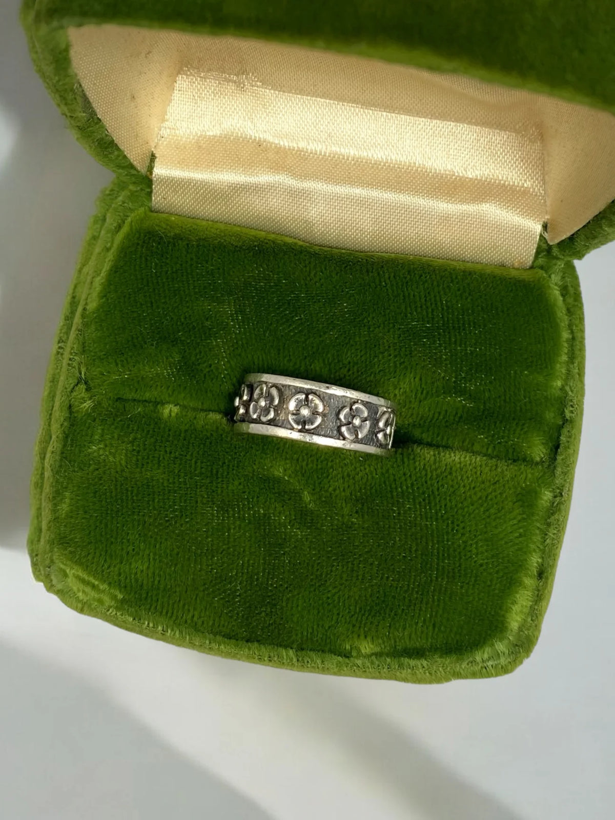 Vintage Sterling Silver Flower Band Size 4.75