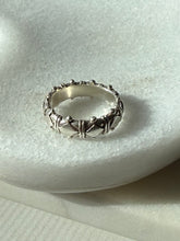 Load image into Gallery viewer, Vintage Sterling Silver Ring Size 5.75
