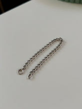 Load image into Gallery viewer, Vintage Sterling Silver Curb Bracelet 7”
