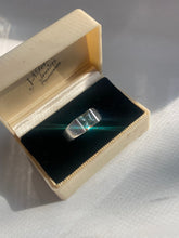Load image into Gallery viewer, Solid Sterling Silver Vintage Ring
