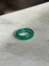 Load image into Gallery viewer, Dyed Green Quartz Stacker Band Size 7.5
