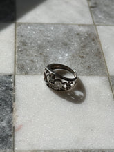 Load image into Gallery viewer, Fleur De Lis Vintage Sterling Silver Ring Size 7.25
