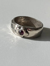 Load image into Gallery viewer, Vintage Sterling Flower Ring Size 5.5
