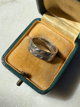Load image into Gallery viewer, Vintage Sterling Silver Ring Size 6
