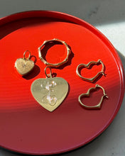 Load image into Gallery viewer, Vintage Engraved E Heart 14k Gold Pendant
