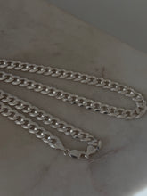 Load image into Gallery viewer, Vintage Sterling Silver Cuban Chain 22”
