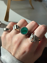 Load image into Gallery viewer, Vintage Circle Malachite Sterling Ring Size 8
