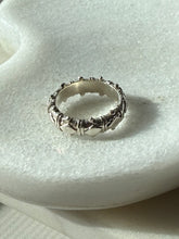 Load image into Gallery viewer, Vintage Sterling Silver Ring Size 5.75
