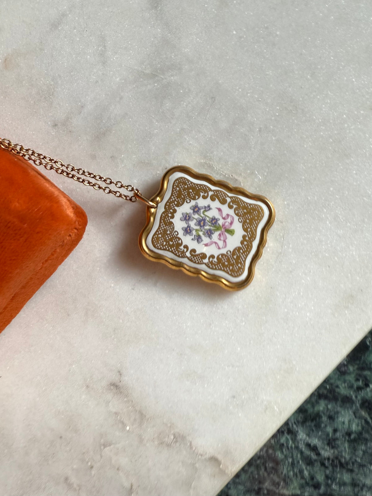 Franklin Mint Fine Porcelain Gold Plated Vintage Necklace 20”