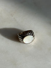 Load image into Gallery viewer, Mother of Pearl Sterling Silver Ring Size 6
