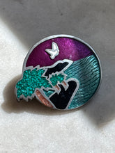 Load image into Gallery viewer, Vintage Enamel Brooch
