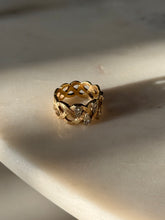 Load image into Gallery viewer, Vintage Woven Natural Diamond Solid 14k Gold Ring Size 6.75
