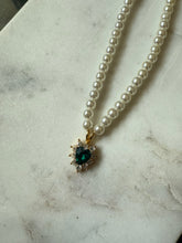 Load image into Gallery viewer, Vintage Costume Faux Pearl Heart Necklace 17.5”
