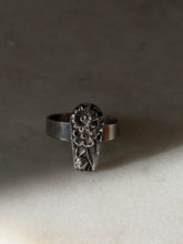 Load image into Gallery viewer, Sterling Silver Flower Ring Size 7
