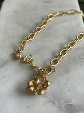 Load image into Gallery viewer, Vintage Costume Gold Tone Toggle Clasp Necklace 17.5”
