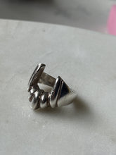 Load image into Gallery viewer, Vintage Solid Sterling Silver Ring Size 9
