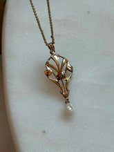 Load image into Gallery viewer, Vintage Diamond Buttercup 10k Yellow Gold Lavalier Pendant
