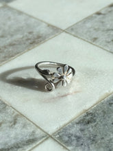 Load image into Gallery viewer, Flower Sterling Silver Ring Size 5.5
