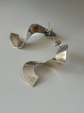 Load image into Gallery viewer, Vintage Solid Sterling Large S Earrings

