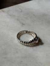 Load image into Gallery viewer, Sterling Silver Ribbed Amethyst Ring Size 9
