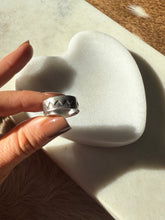 Load image into Gallery viewer, Vintage Solid Sterling Ring Size 8
