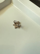 Load image into Gallery viewer, Turtle Sterling Silver Ring Size 7.25
